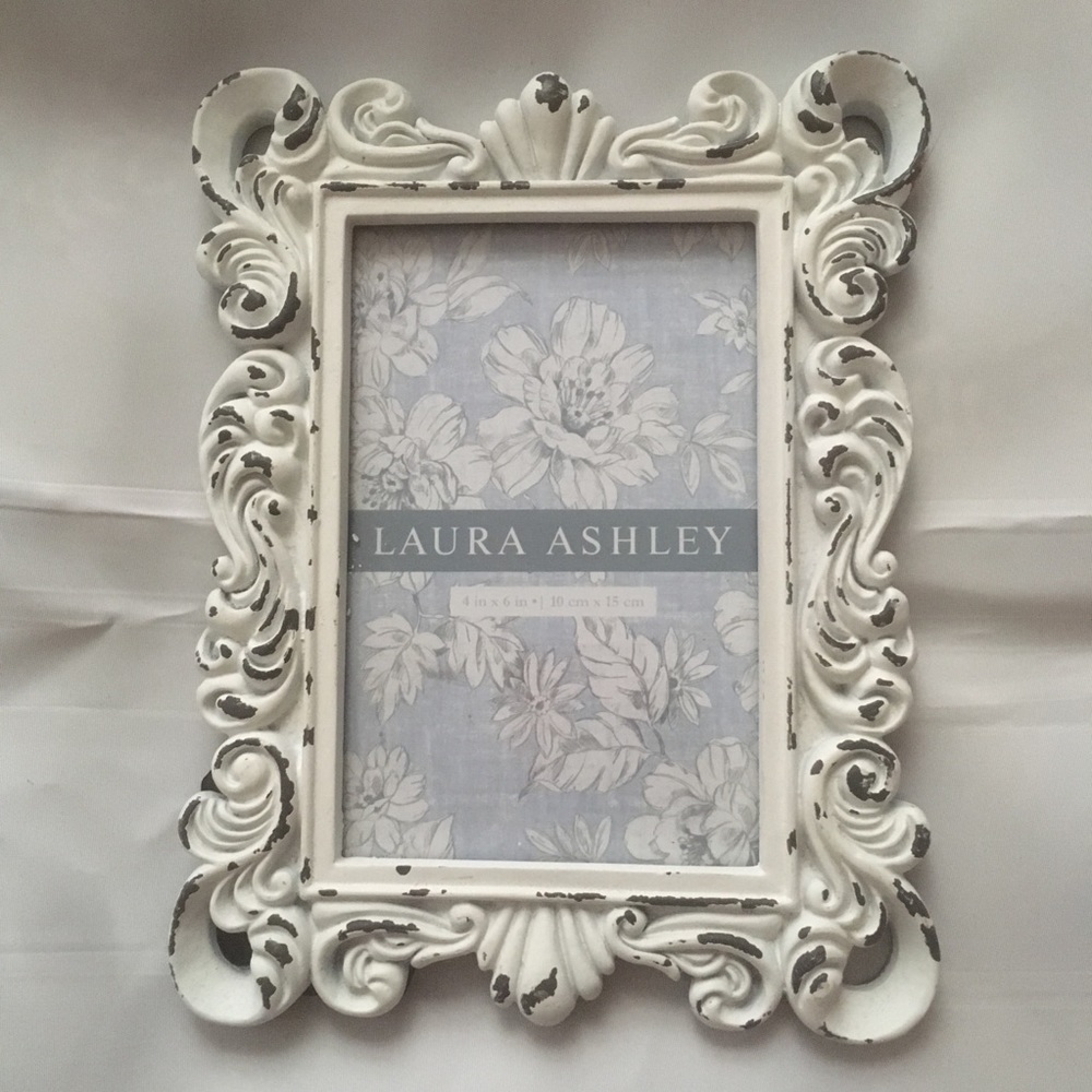 NWOT Laura Ashley 4x6 Shabby Chic picture frame